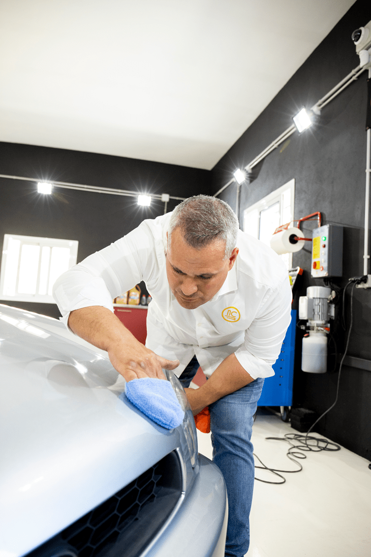 Servicio de detailing en Lovers Car Care