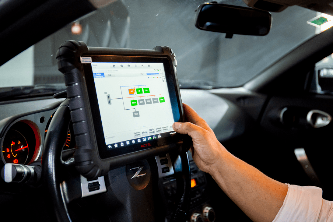 Servicio de electrónica en Lovers Car Care